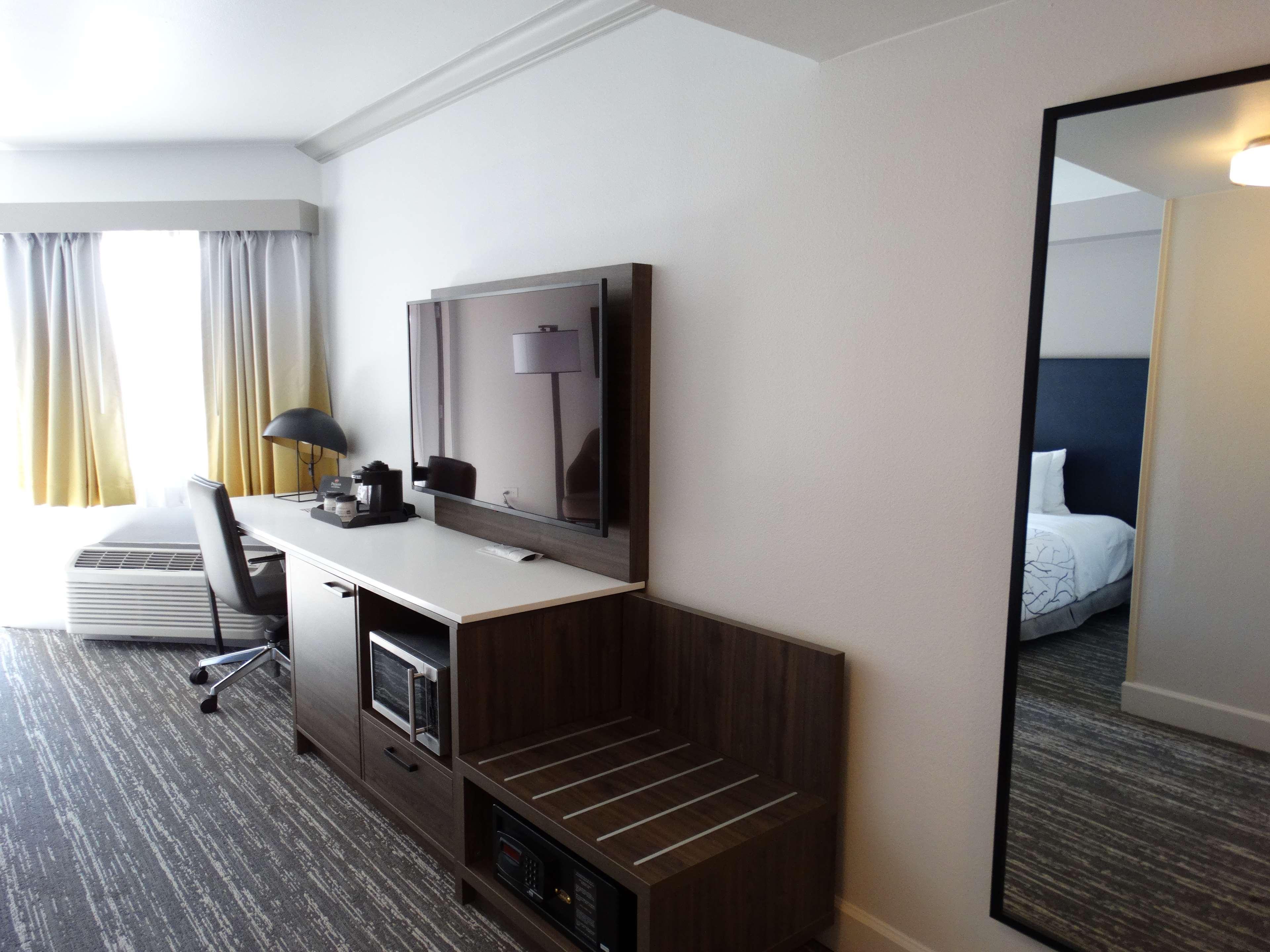 Best Western Premier Denver East Номер фото