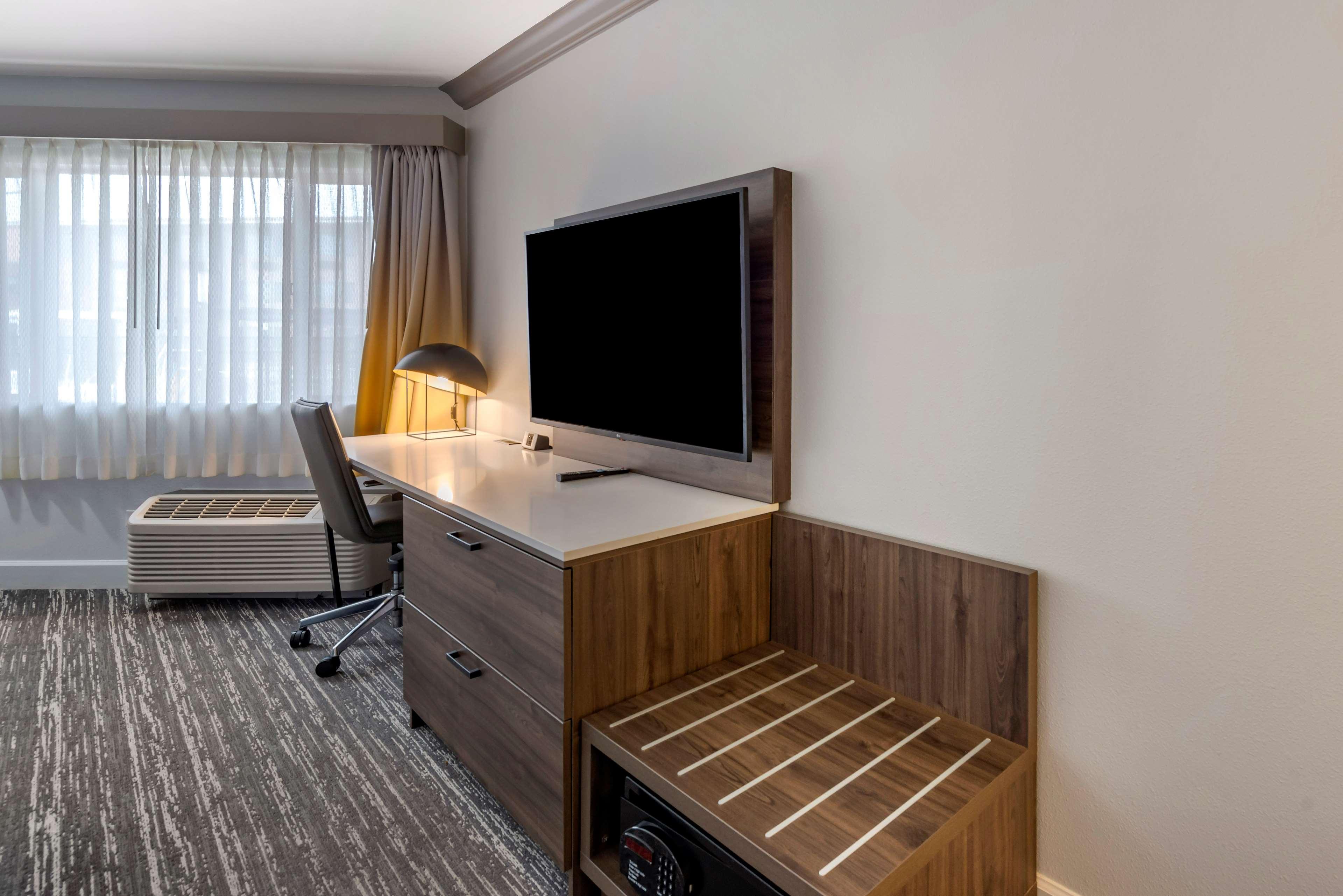 Best Western Premier Denver East Екстер'єр фото