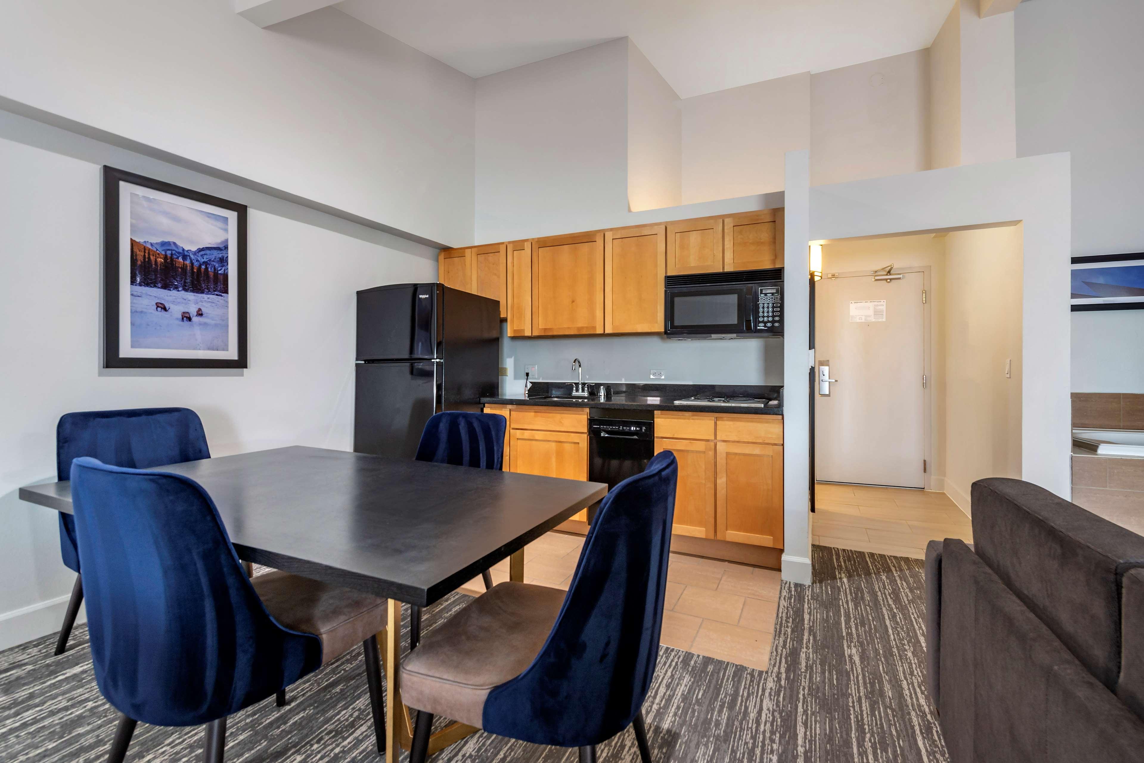 Best Western Premier Denver East Екстер'єр фото