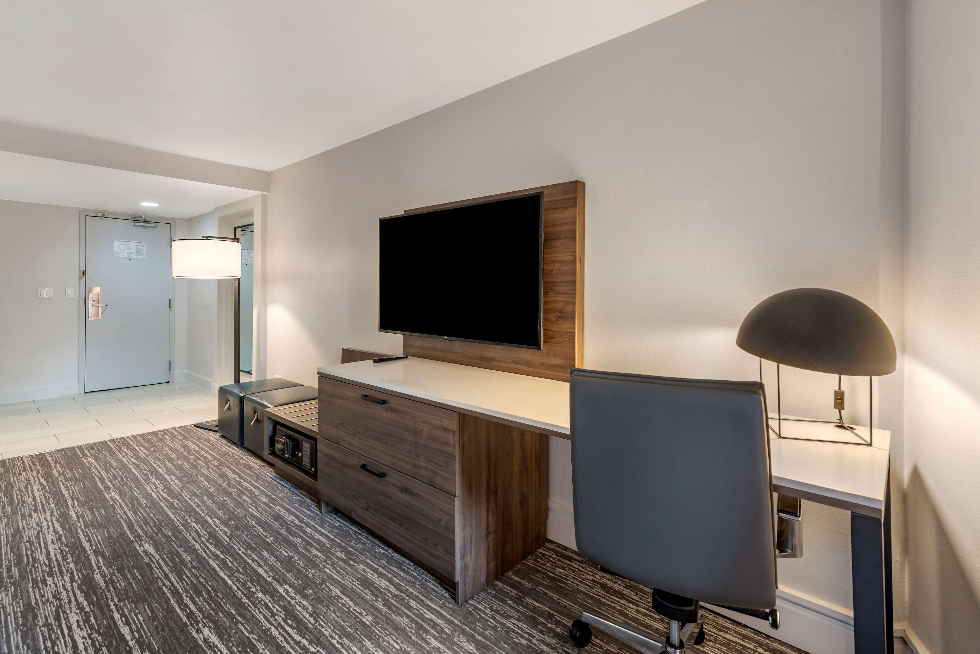 Best Western Premier Denver East Екстер'єр фото
