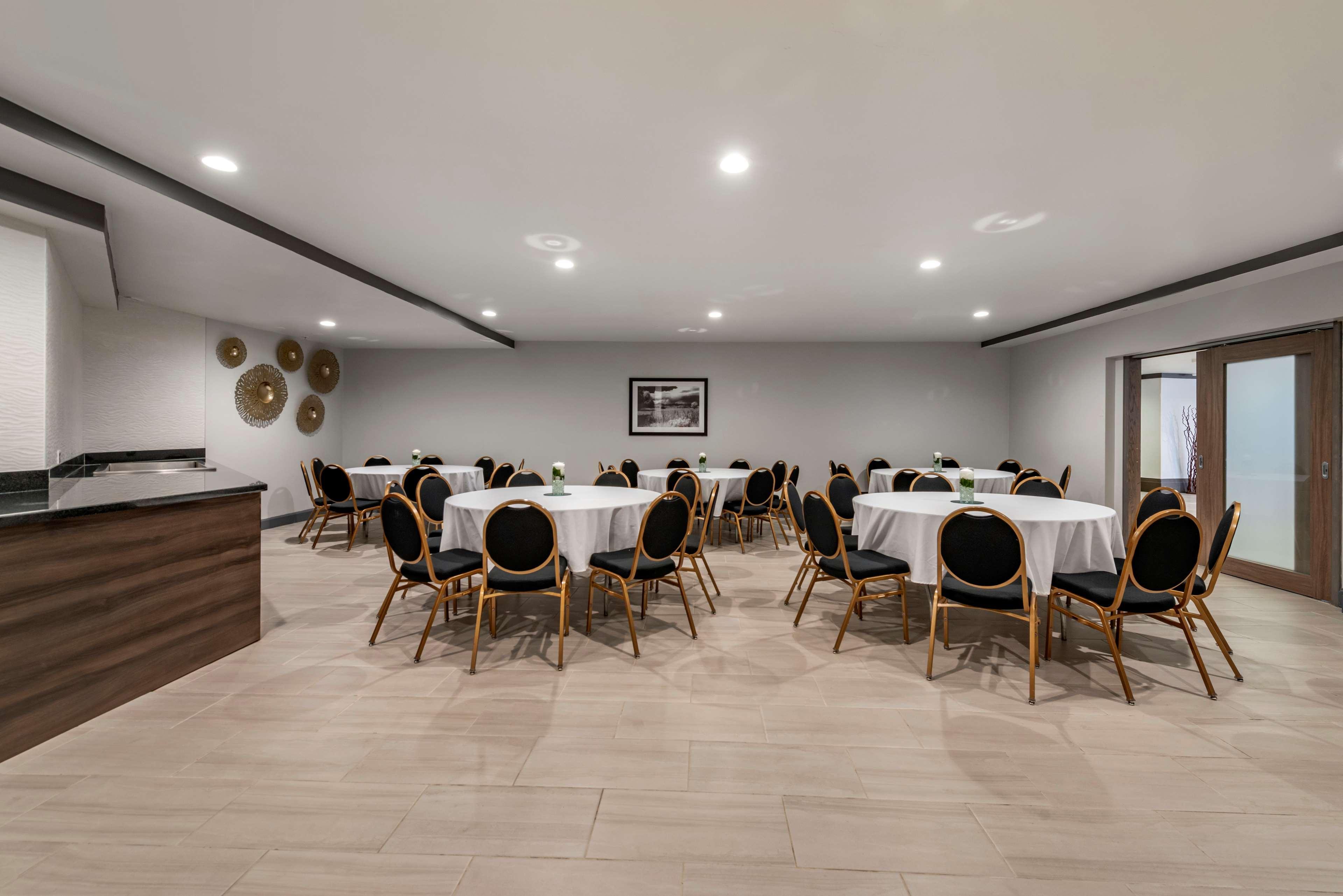 Best Western Premier Denver East Екстер'єр фото
