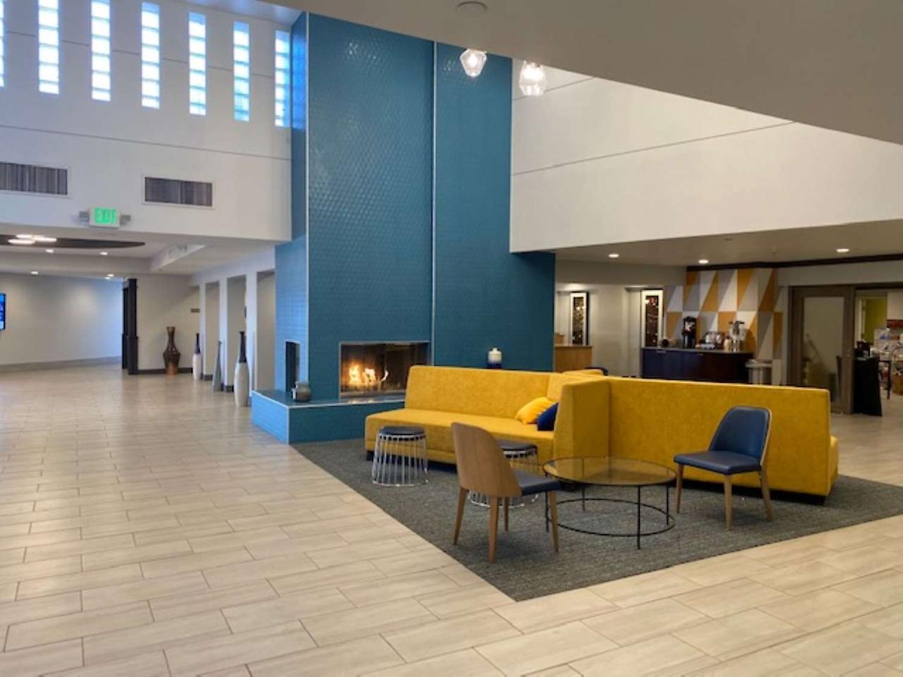 Best Western Premier Denver East Екстер'єр фото